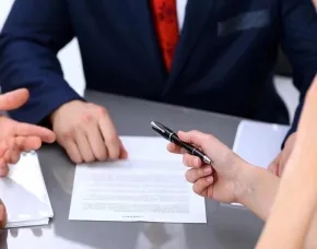 О безвозмездной правовой консультации ⁣